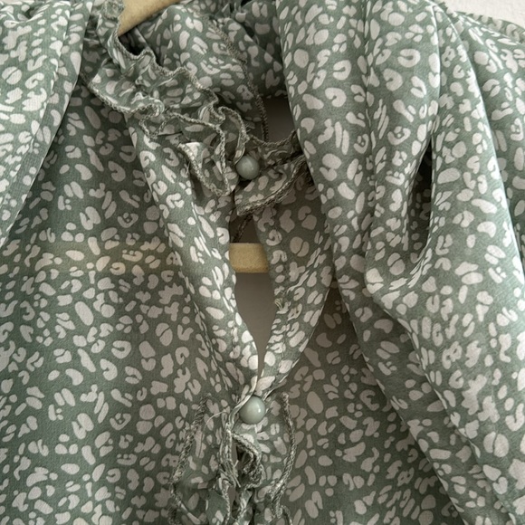 Dress - Picture 8 of 9